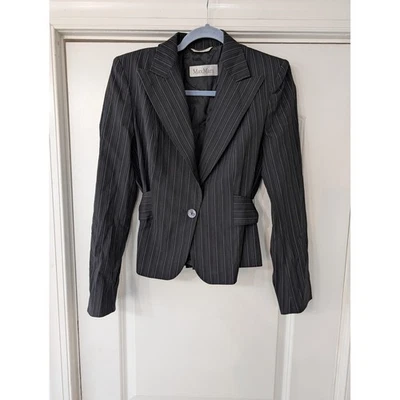 Max Mara Black Pinstripe Virgin Wool Blazer Jacket Made in Italy Size 8 US