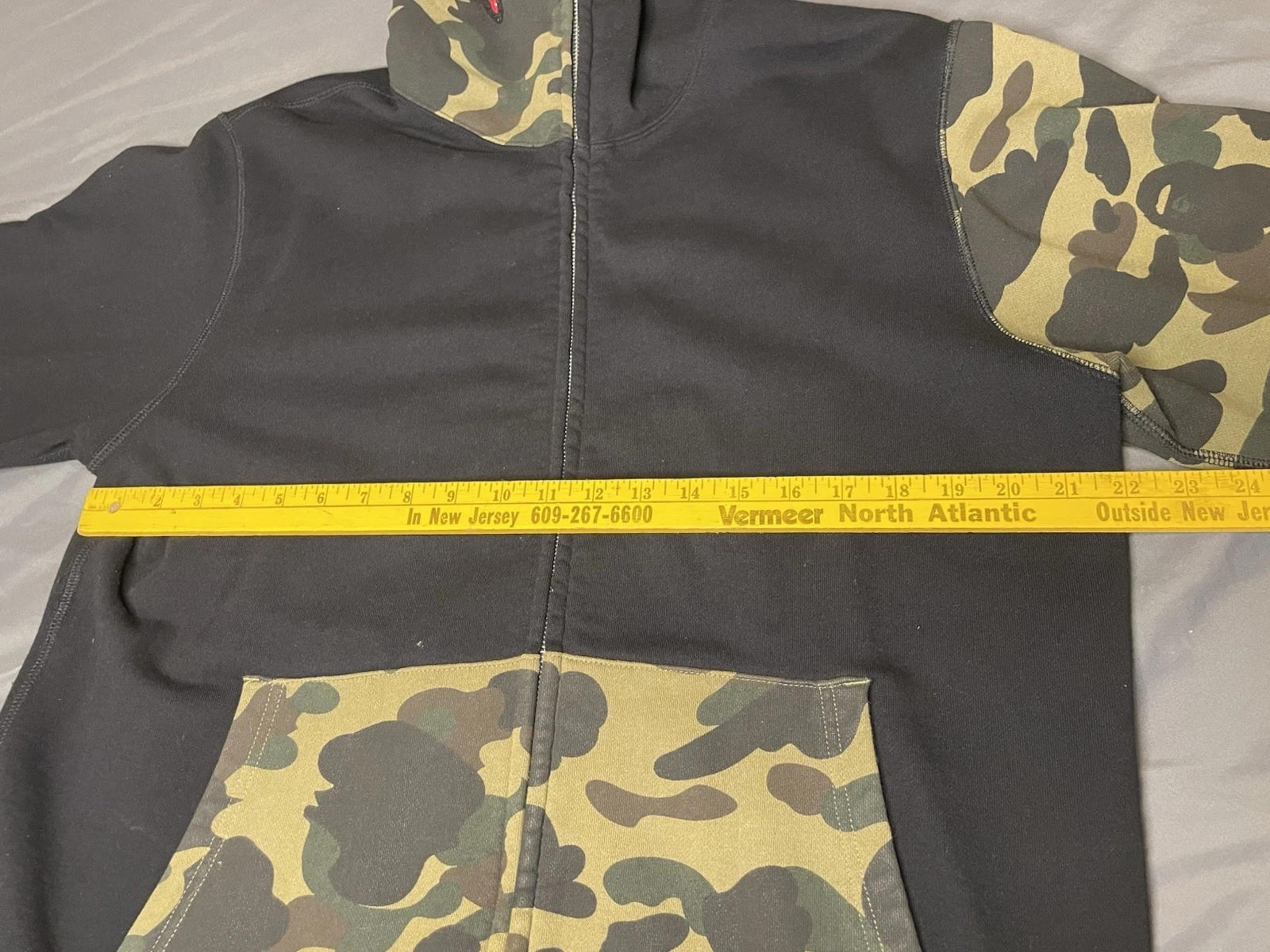 A BATHING APE (BAPE) Felpa con cappuccio A Bathing Ape Bape Shark full zip nera modello mimetico uomo XL