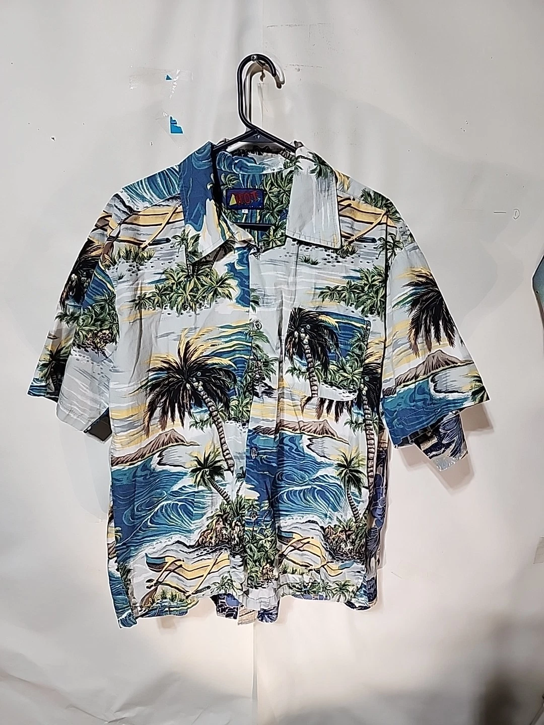 2 Hawaiian Button Up 1 Large 1 XL P2p 25" And 27" Length 29 And 31"