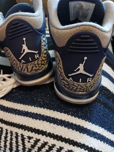 Air Jordan 3 Retro 'Georgetown' (GS) taglia 4,5 anni - Foto 2 di 5