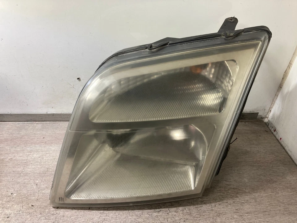2011 FORD TRANSIT CONNECT PASSENGER & DRIVER SIDE FRONT HEADLIGHTS PAIR - image 2 of 4