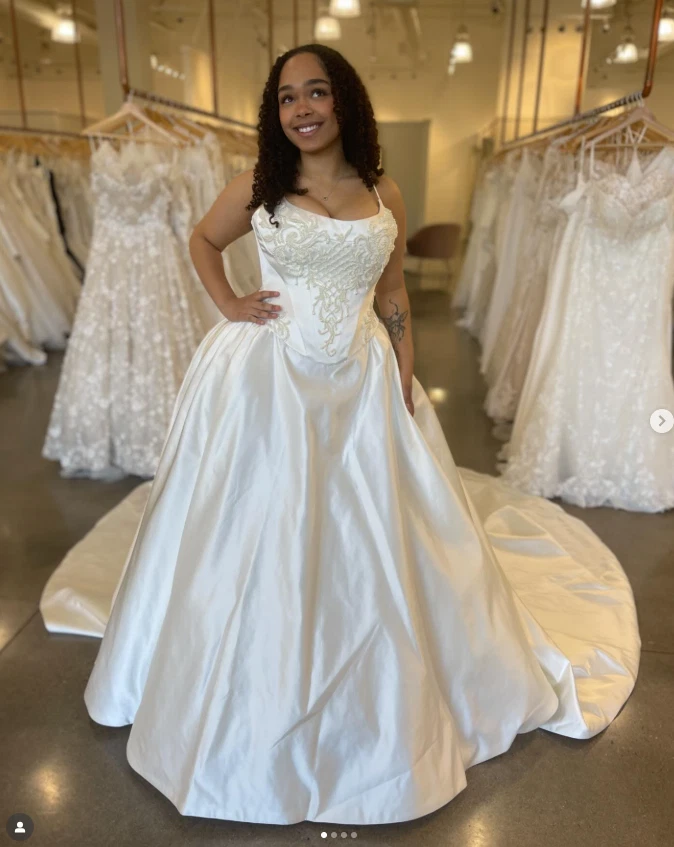 Elegantes Vestidos de Novia Correas de Espagueti Satén Línea A Talla Grande Vestido de Novia Foto 2 de 4