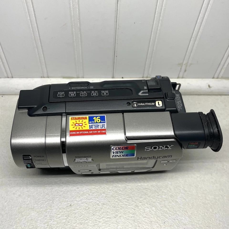 Sony CCD-TR517 Handycam Video8 XR Camcorder Bundle - Needs Battery - AS-IS - Image 4 of 4