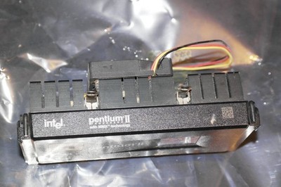 Intel Pentium II 266 MHz Slot 1 SL2K9 mit Kühlkörper und Lüfter CPU Prozessor
