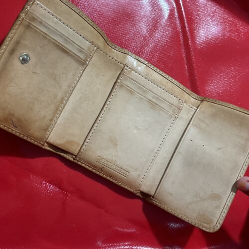 Cartera monedero Dooney and Bourke triple pliegue para mujer color tostado firma DB - Imagen 3 de 9
