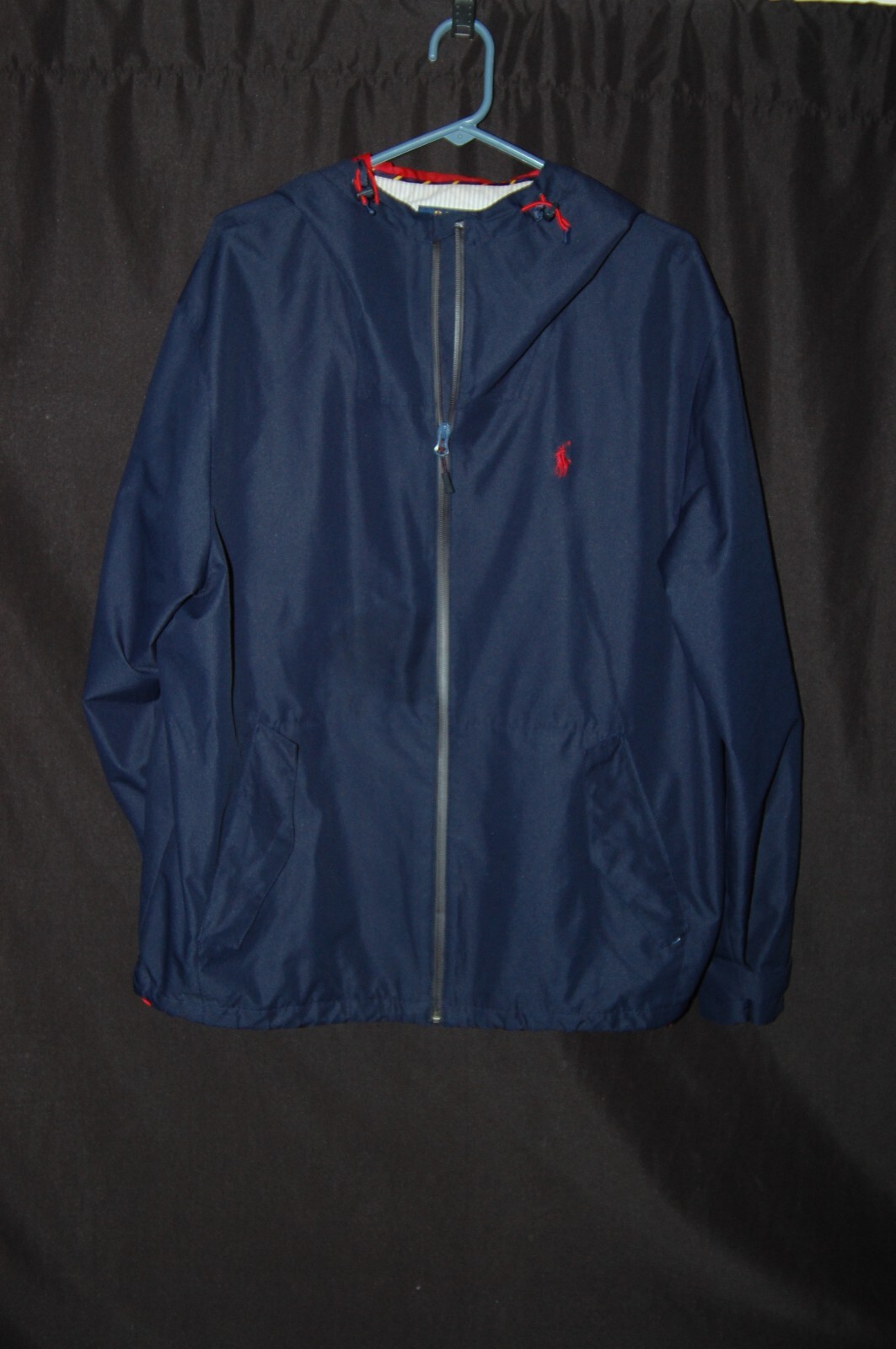 Polo Ralph Lauren Giacca a conchiglia con cappuccio leggera cerniera intera Navy con pony rosso