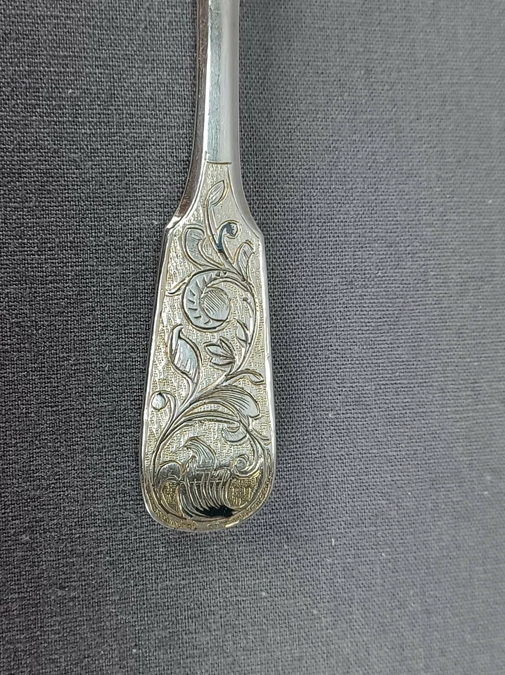 俄罗斯莫斯科 84 银标准雕刻花卉卷轴勺子 C. 1847 — 第 3/4 张图片
