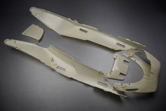 Carena arrière brute Kawasaki GTR 1400 idéale pour rénovation moto