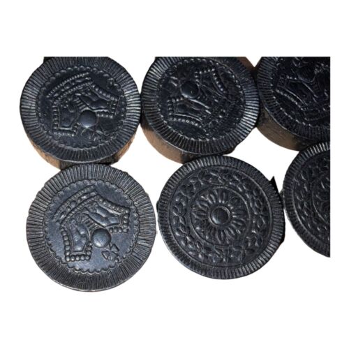 30 Wood Checkers Game Pieces Vintage 15 Red 15 Black - Picture 3 of 4