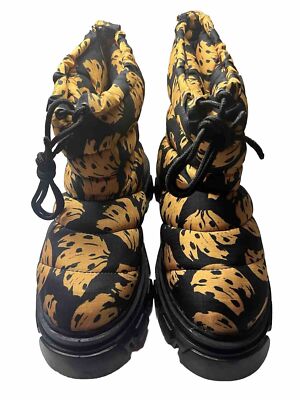 Farm Rio Black Banana Bunch Lug Rubber Sole Puffy Ankle Boot Women's US 10 EUR42