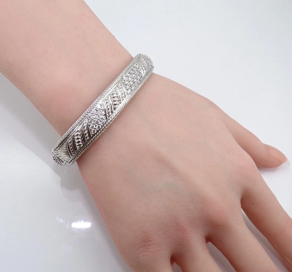 Brazalete Judith Ripka de plata de ley con bisagras brillantes con cable LMC2 Foto 2 de 4