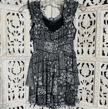 Urban Outfitters Rosie Smocked Tiered Ruffle Romper Shorts Skort Daisies SZ XS