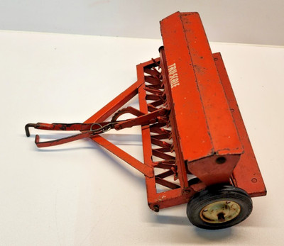 Vintage 1960s Tru-scale 1:16 IH Grain Drill