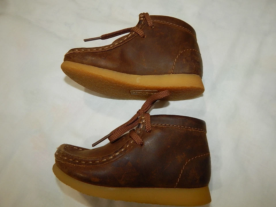 Clarks Botas Niños 7W Cuero Marrón Desierto Suela Crepé Informales Zapatos con Cordones NUEVO Foto 2 de 4