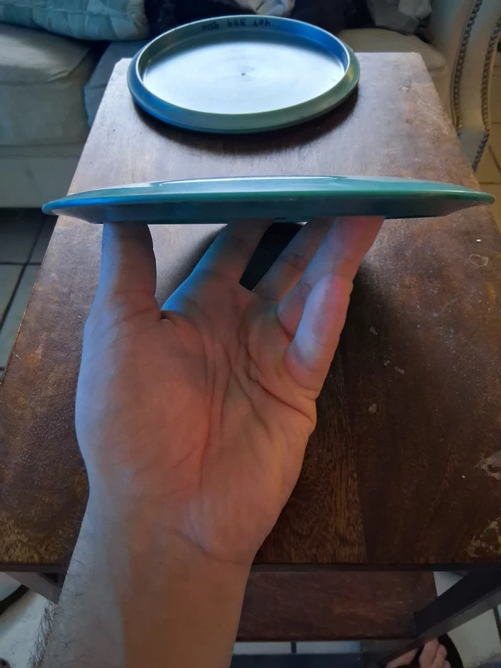 Sello floral holográfico de titanio Discraft Punisher usado. Foto 2 de 4