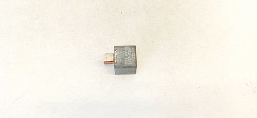 8a0951253b Relais Kraftstoffpumpe 899578000 Audi A6 DE1009978-09