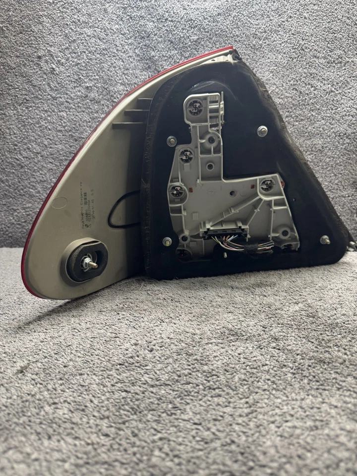 Задний правый задний фонарь для Mercedes W211 E350 E500 03–06 годов от оригинального производителя - Изображение 3 из 4