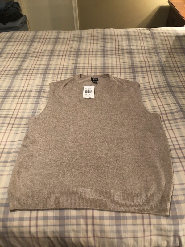 DOCKERS V-NECK SWEATER VEST- XL/XG-KHAKI MARL-100% ACRYLIC-NEW WITH TAGS