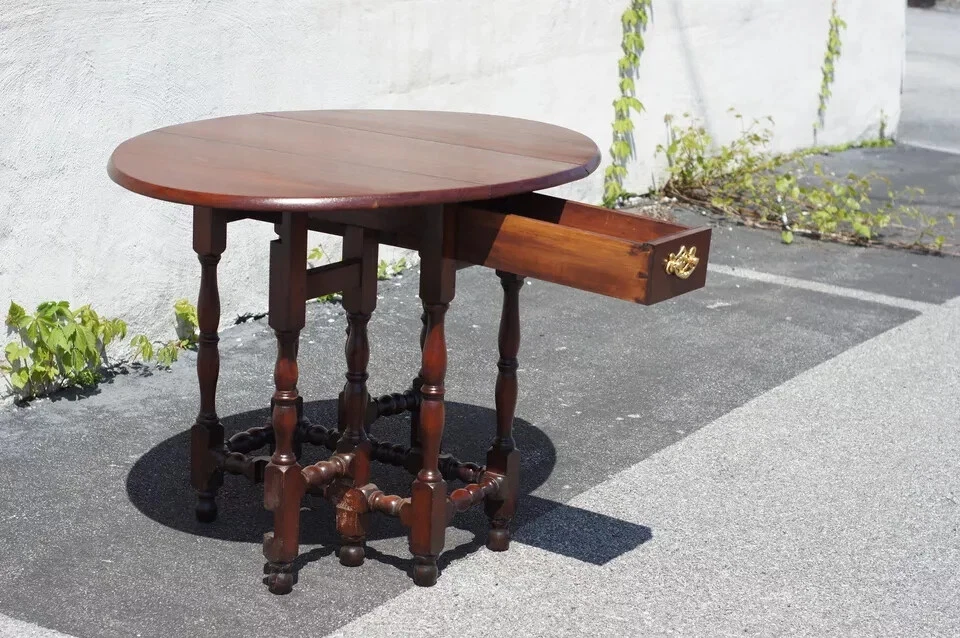 Mesa auxiliar de comedor plegable de nogal jacobeo inglés del siglo XIX, Foto 4 de 4