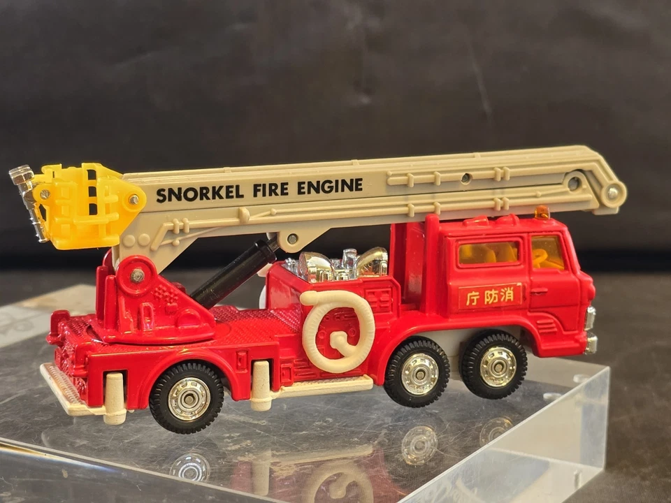 Tomica Tommy No.37 Hino Fire Engine Truck DANDY Snorkel Vintage Excellent 1:82 - Image 4 of 4