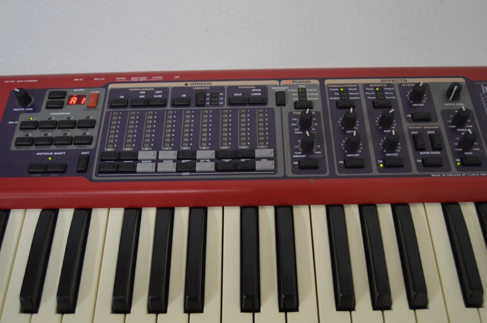 Teclado sintetizador Nord Electro 3 61 teclas con cable de alimentación y estuche probado Foto 2 de 4