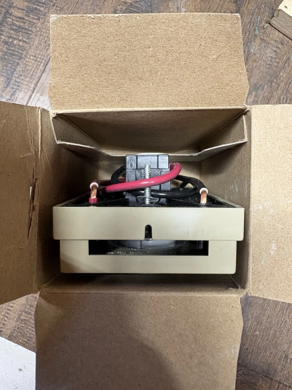 Honeywell T498B1512 Electric Line Voltage Thermostat