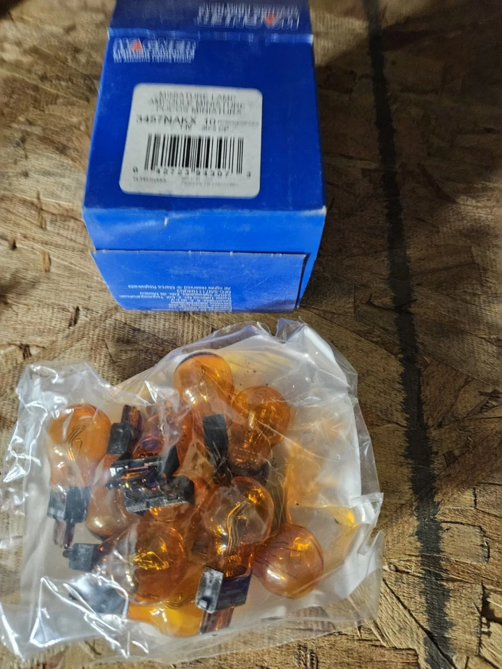 NUEVAS lámparas en miniatura Wagner 3457NAKX para 07-09 Cadillac/GMC Foto 3 de 4