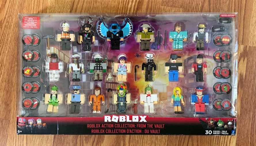 Roblox ROB0363 Series 6 From The Vault 20 Assassin Set in Hand