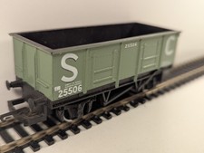 Hornby R730 OO Gauge S.C. 25506 Mineral Wagon – Olive-Grey