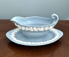 WEDGWOOD Cream on Lavender GRAVY BOAT & ATTACHED PLATE Shell Edge Queensware