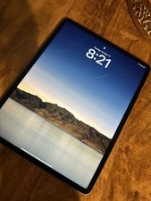 Apple iPad Pro 12.9 2022 w/ Apple Pencil