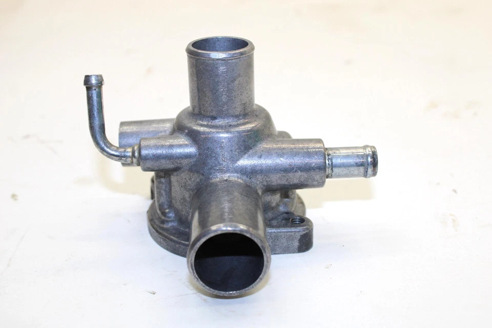 Carcaça de termostato 2006 Yamaha Apex GT OEM 8FP-12580-00-00 Q2611 - Imagem 4 de 4