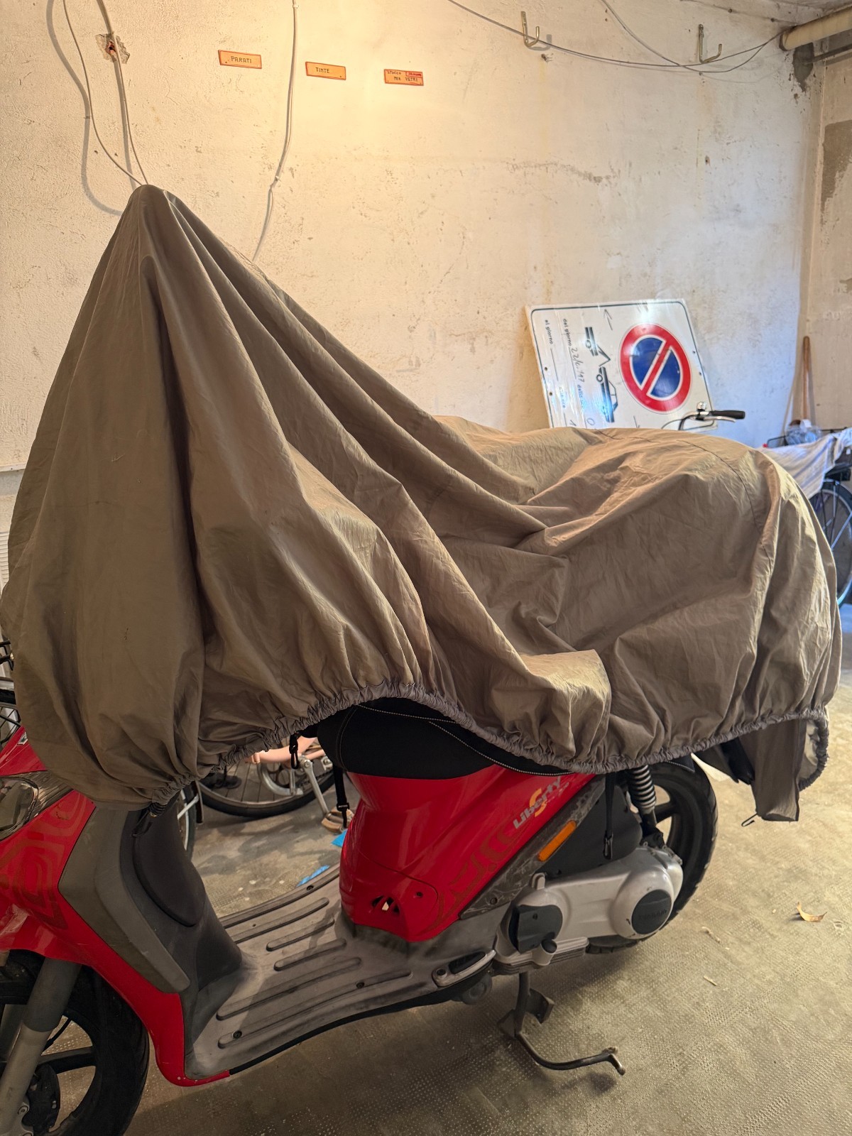 Scooter Piaggio Liberty S 200 colore rosso km 10.000 Immatricolato 07/12/2007 foto 3