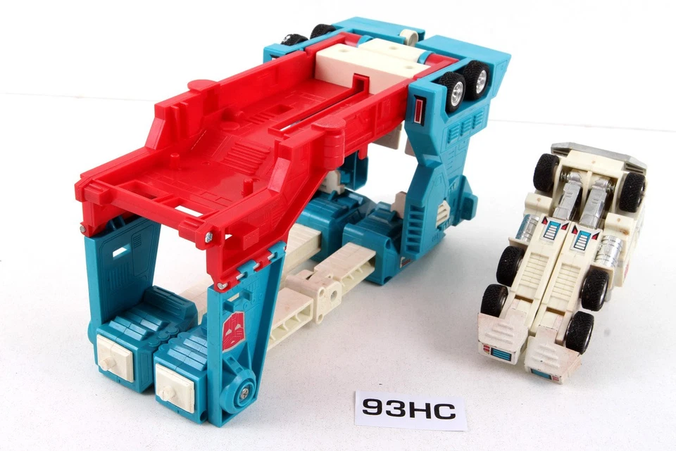 Ultra Magnus Complete 1986 Vintage Hasbro G1 Transformers Action Figure - Image 3 of 3