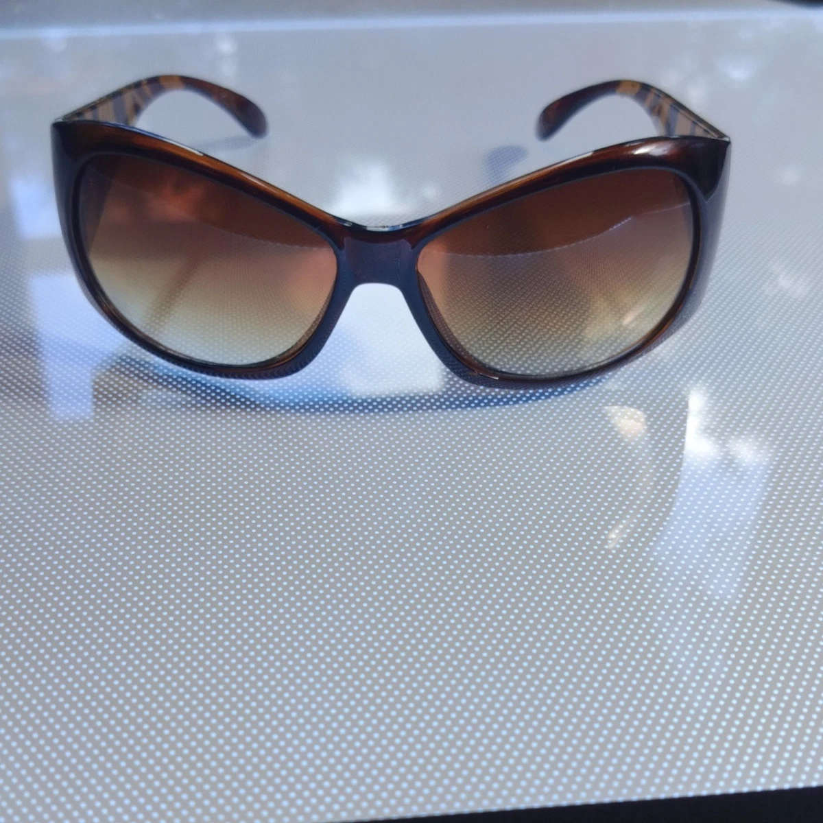 GUESS Wrap Plastic Frame Sunglasses for Women for sale | eBay display picture 3