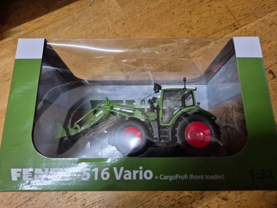 Universal Hobbies UH4981 Fendt 516 Vario with CargoProfi Front Loader 1:32 model - Image 3 of 4
