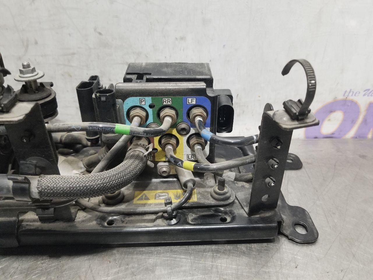 22 2022 MASERATI LEVANTE SUSPENSION PUMP 0061220310
