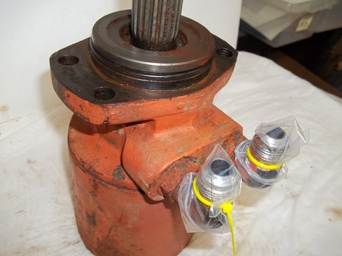 Case Ingersoll 200 Series Tractor Hydraulic Drive Motor 220, 222, 224 - Picture 2 of 6