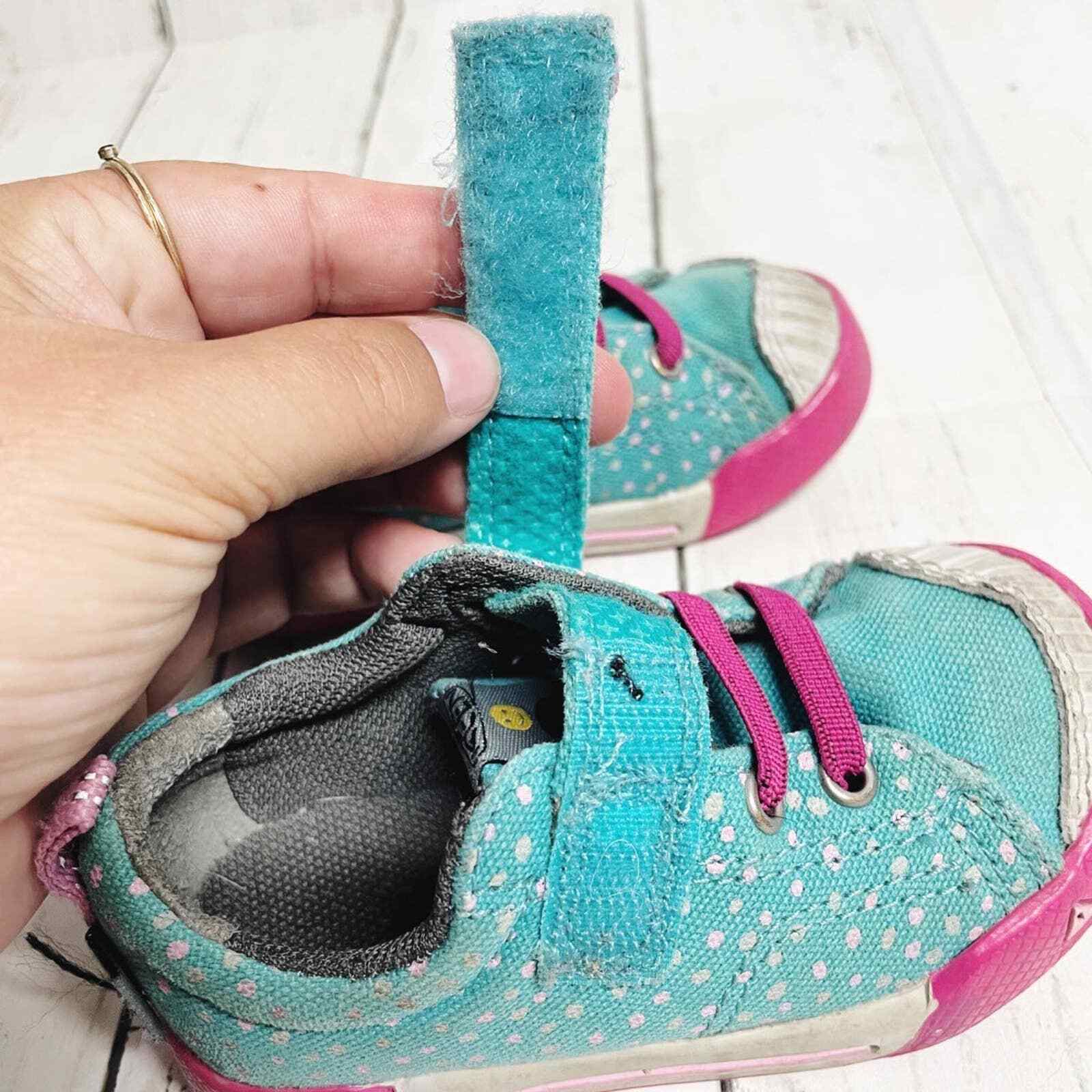 Sneakers Lo Keen a pois rosa e blu con gancio e anello taglia 5