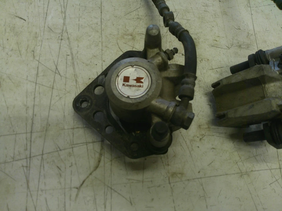 Juego de pinzas de freno delanteras izquierda derecha Kawasaki Ninja 900 GPZ900R ZX900 1984-1986 Foto 2 de 4