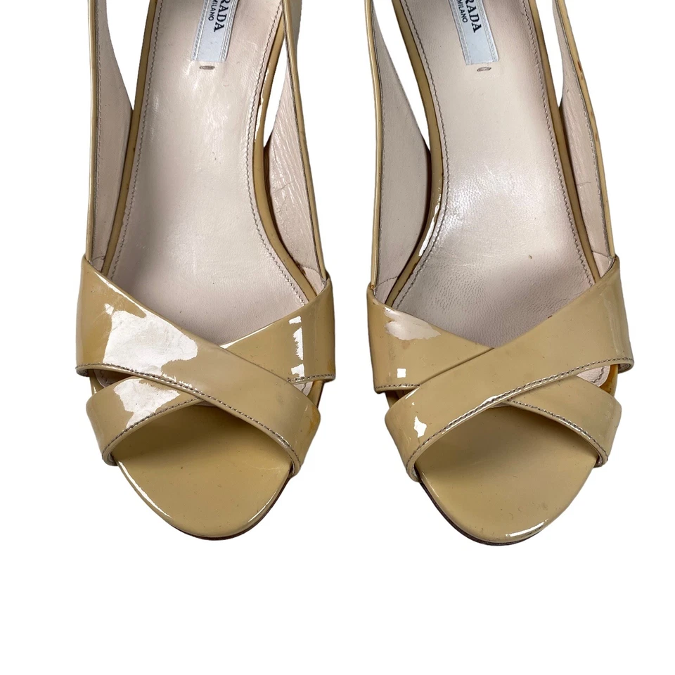 Tacones amarillos de charol Prada Milano para mujer talla EU 37/6,5 EE. UU. Foto 3 de 4