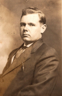 c1911 RPPC Sharply Dressed Man Suit Pocket Pen FASHION Style ANTIQUE Postcard