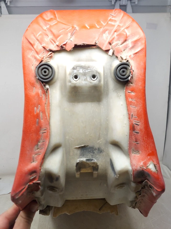 Седло в сборе красное 85 84 Yamaha YZ490 YZ 490 YZ250 250 полудвухместное - Изображение 4 из 4