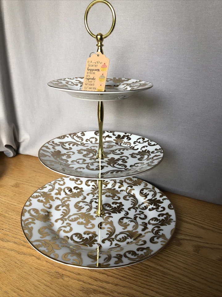 10 Strawberry Street Ceramic 3 Tiered Dessert Tower- White/Gold NWT - Stunning - Image 2 of 4