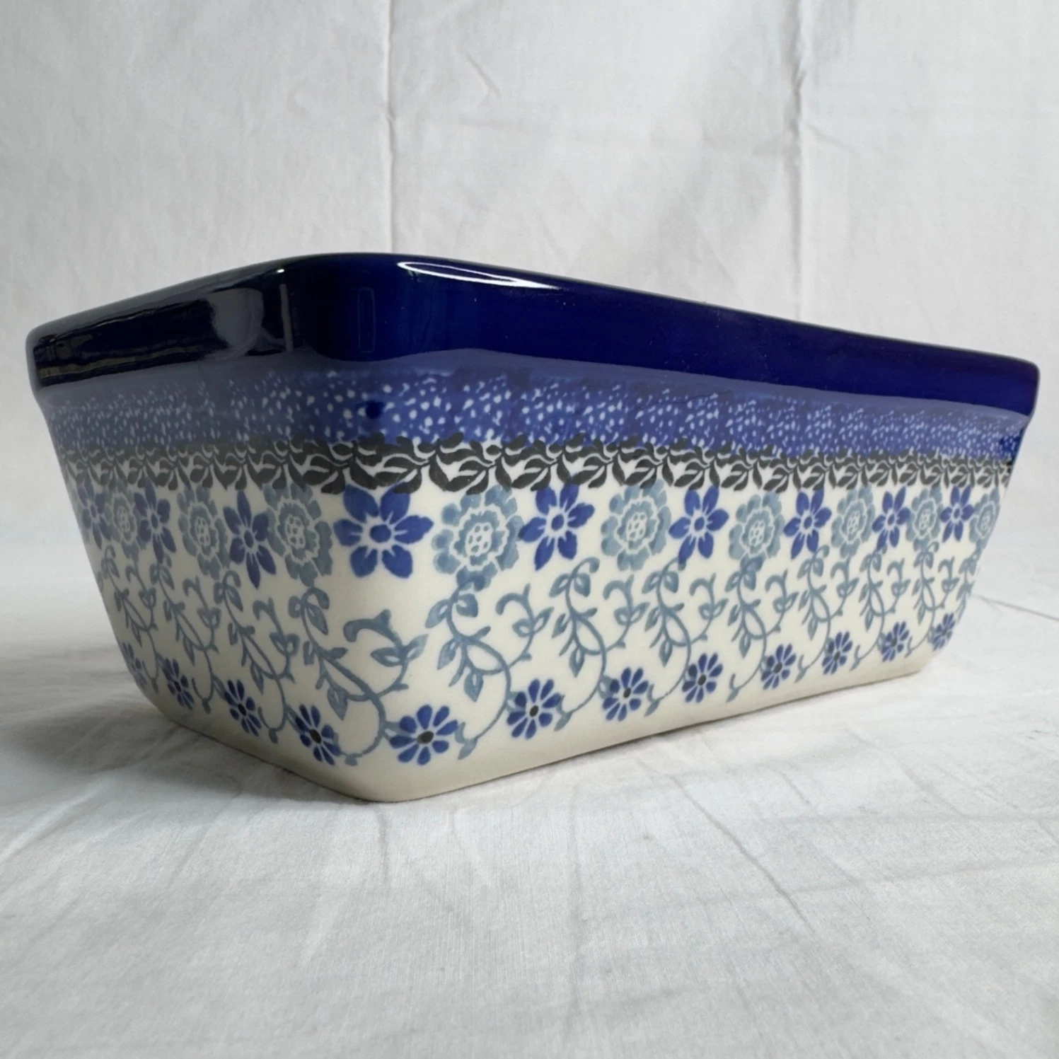 POLISH POTTERY Hand Painted BLUE FLORAL VINE 8" Loaf Pan ~ HAND MADE in POLAND
Opens in a new window