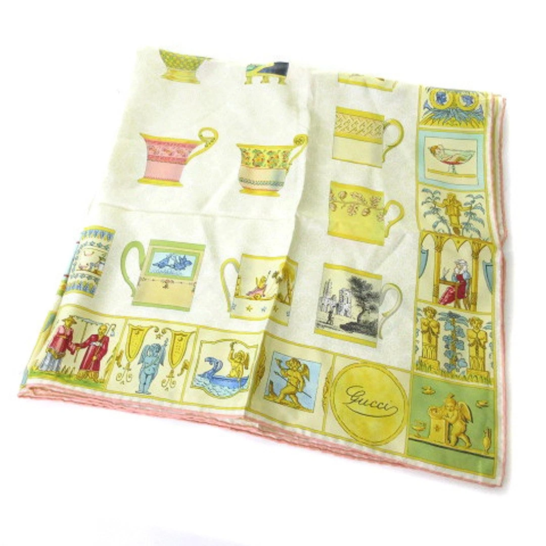 Gucci écharpe motif complet soie 100 tasses design ivoire occasion b30abd7e3727d486748a5140