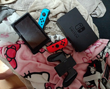Nintendo Switch Konsole 32GB mit Dock, Joy-Cons Blau/Rot & Joy-Con Grip