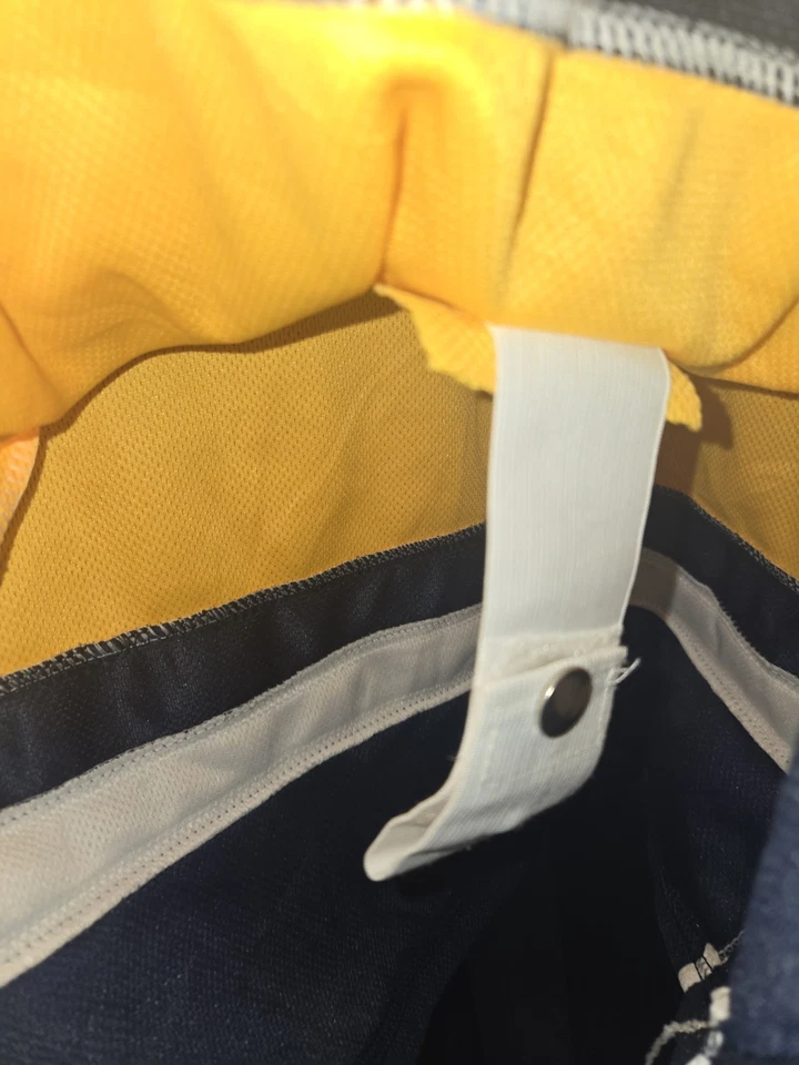 Camiseta deportiva Reebok NHL CCM Nashville Predators #9 Forsberg talla 56 con Stanley 2011 Foto 4 de 4