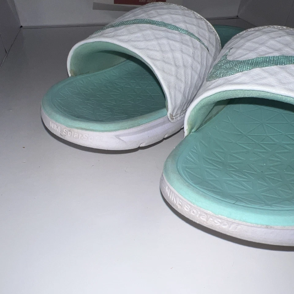 Sandalias artesanales Nike Benassi Solarsoft para mujer talla 8 verde azulado 705475 130 Foto 3 de 4