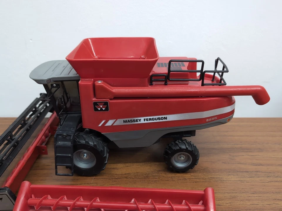 1/24 Massey Ferguson 9895 Combine W/Corn Head by Scale Models - Image 2 of 4
